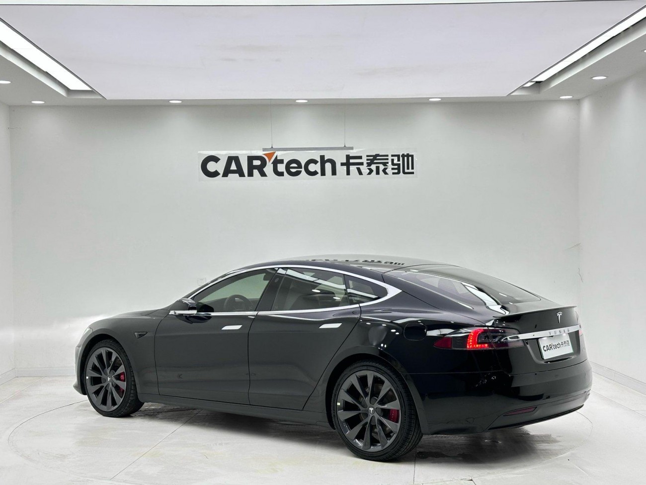 Tesla Model S 2020