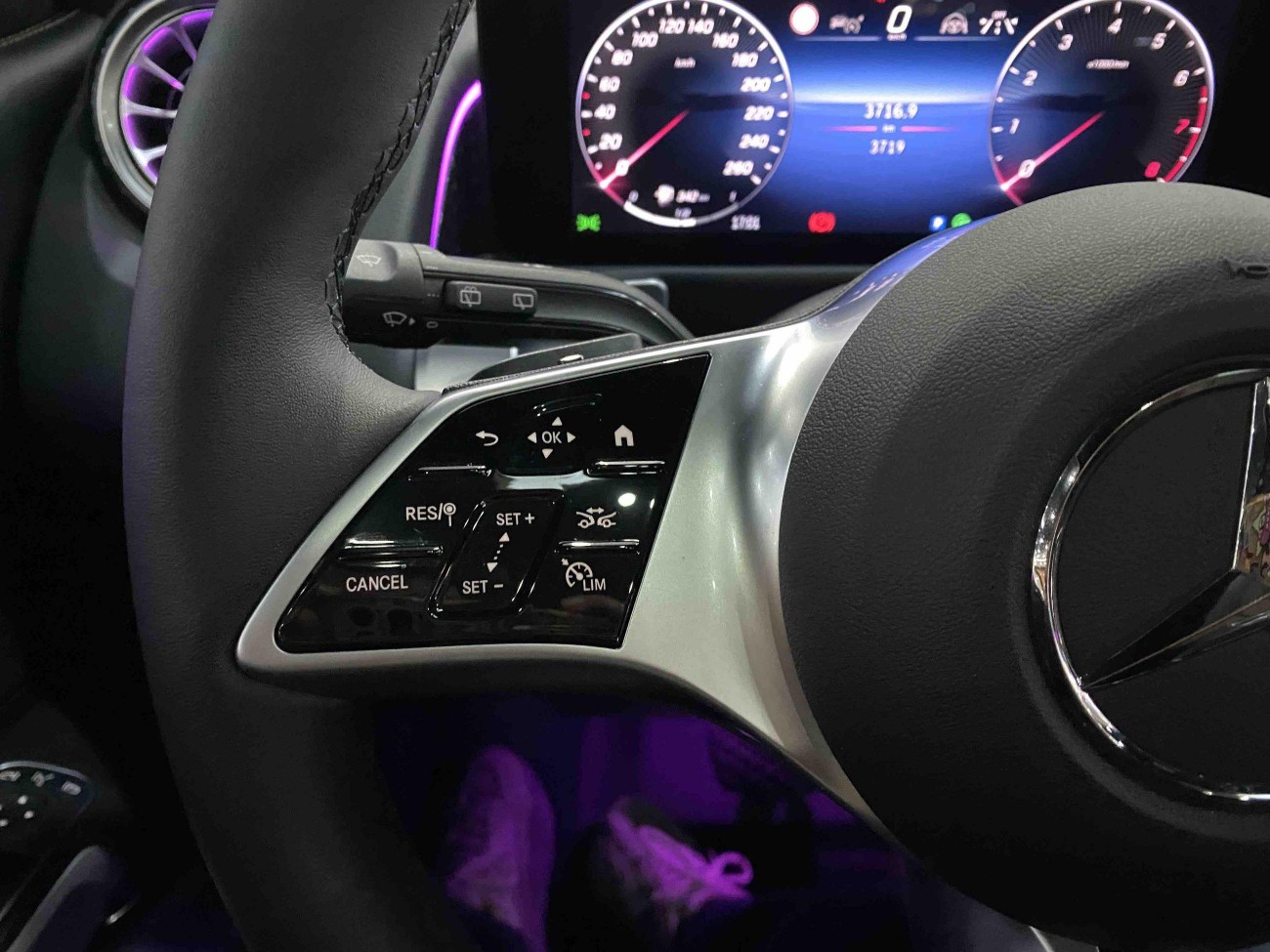 Mercedes-Benz GLB 2024