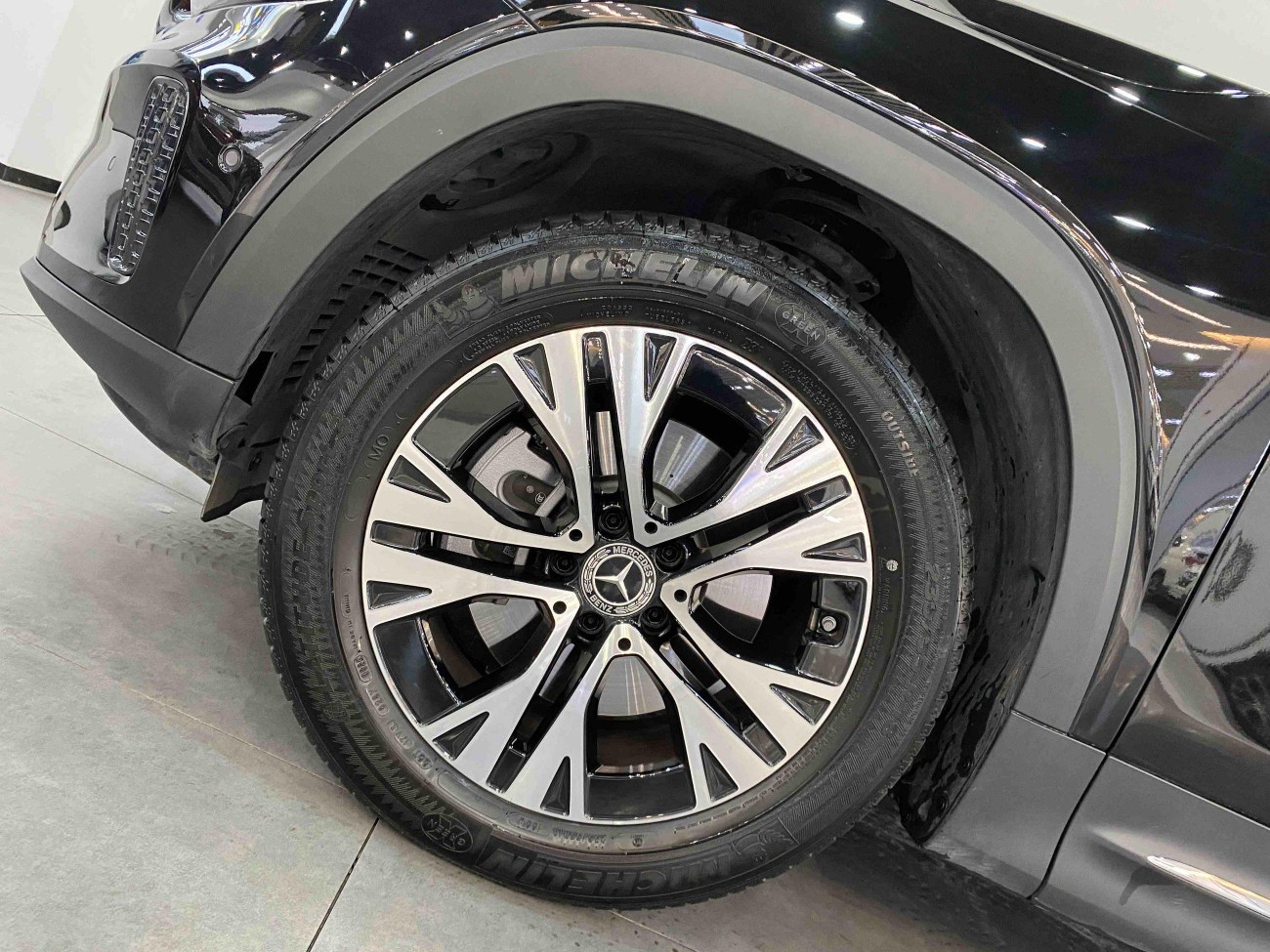 Mercedes-Benz GLB 2024