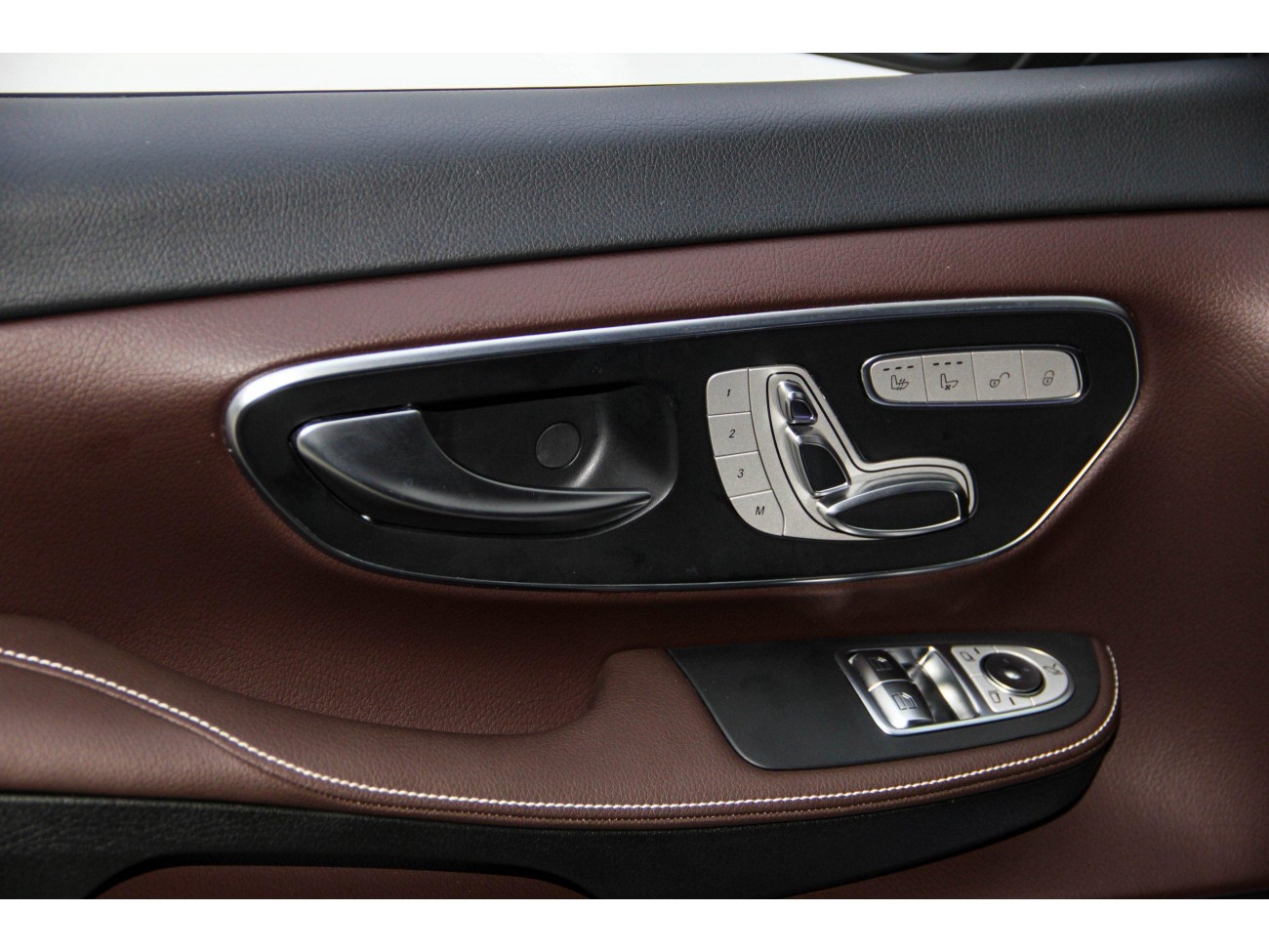 Mercedes-Benz V 2023