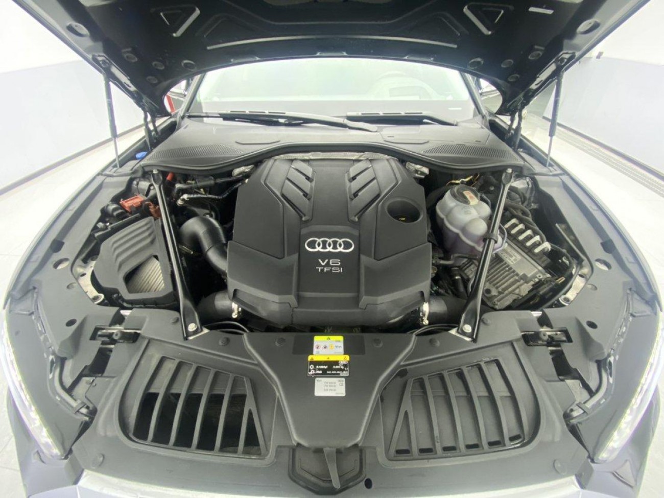 Audi A8L 2022
