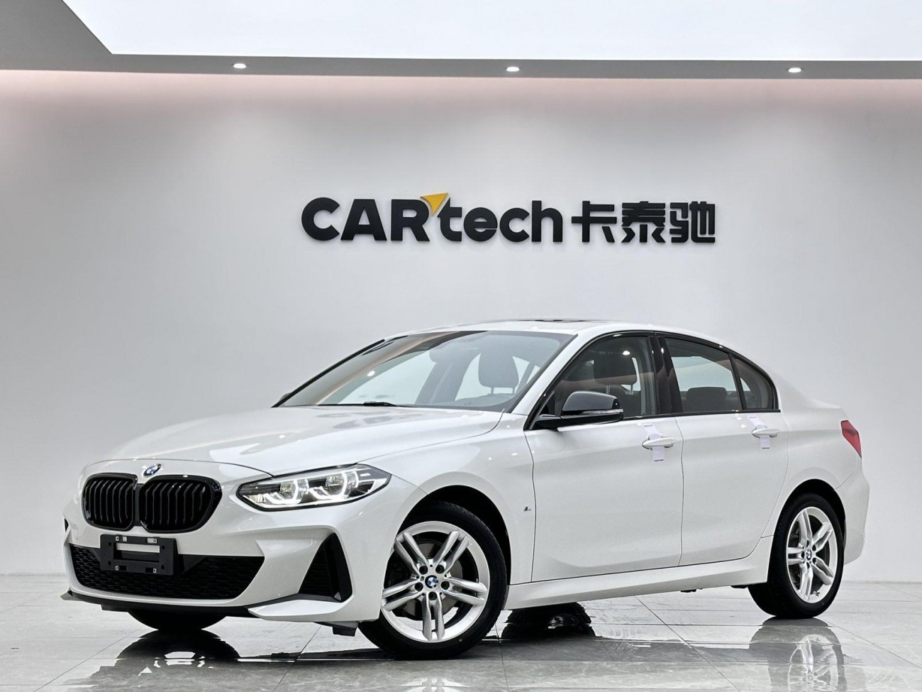 BMW 120i 2021