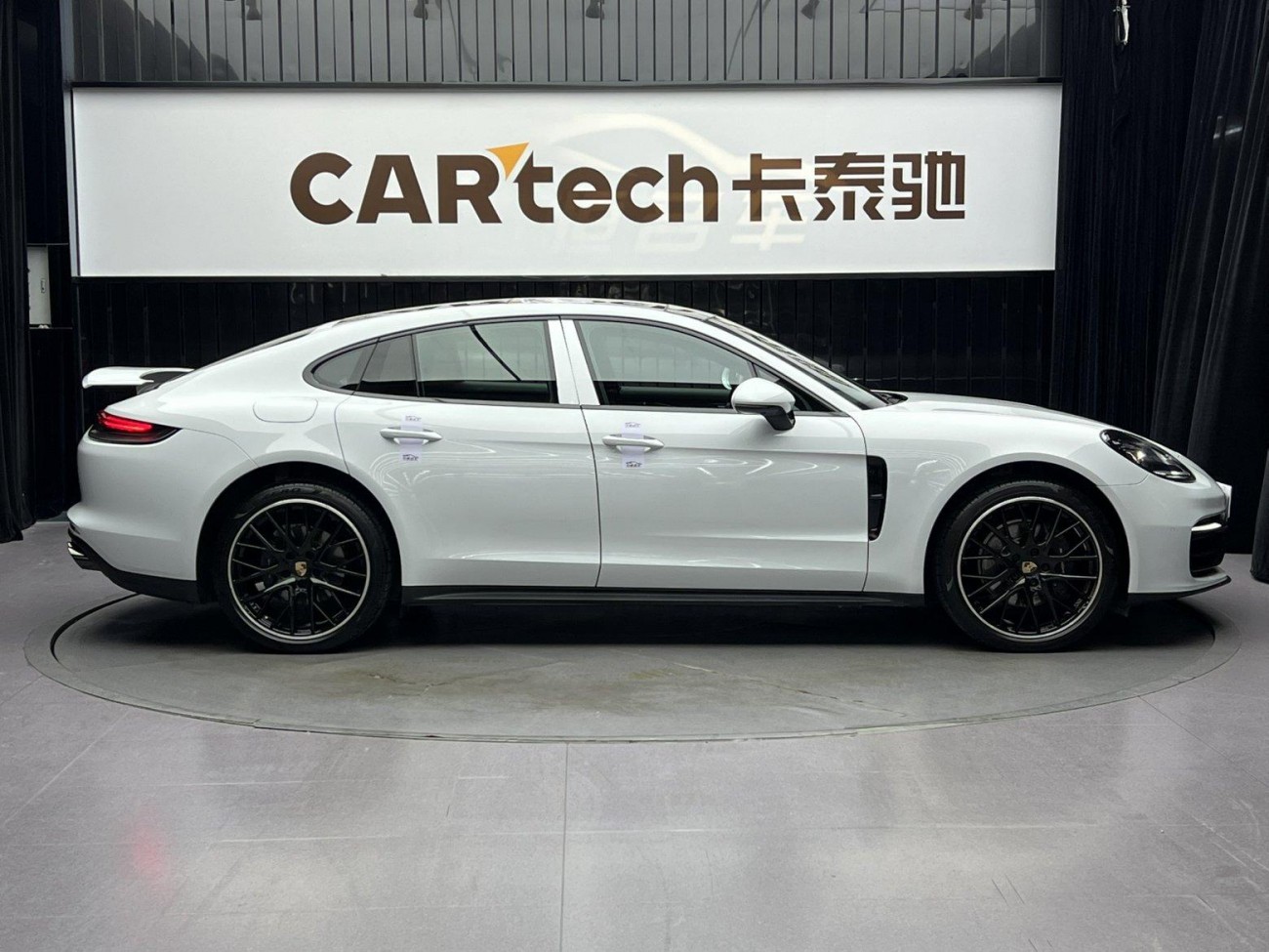 Porsche Panamera 2021