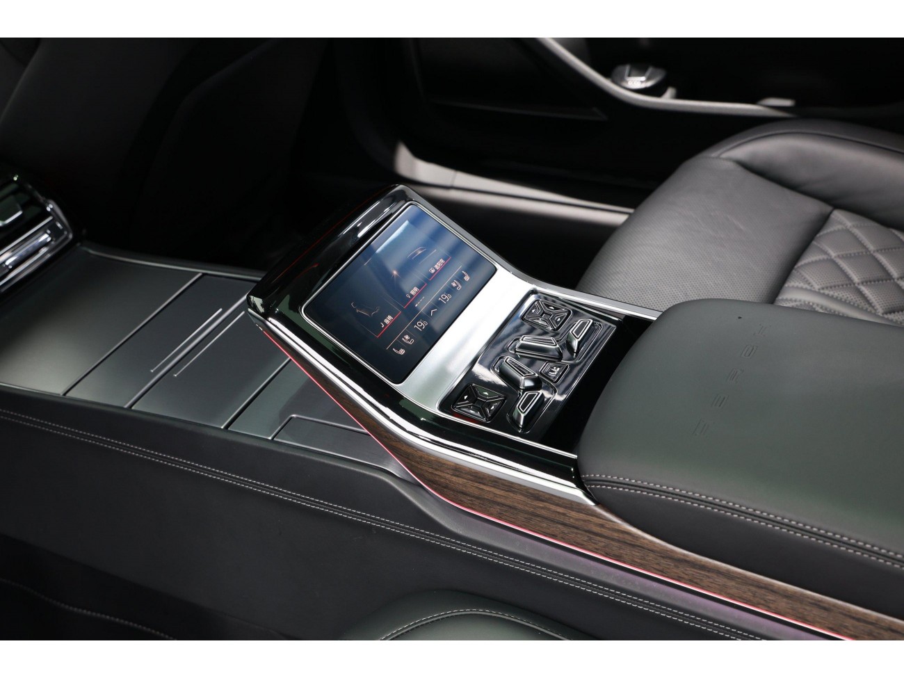 Audi A8L 2022