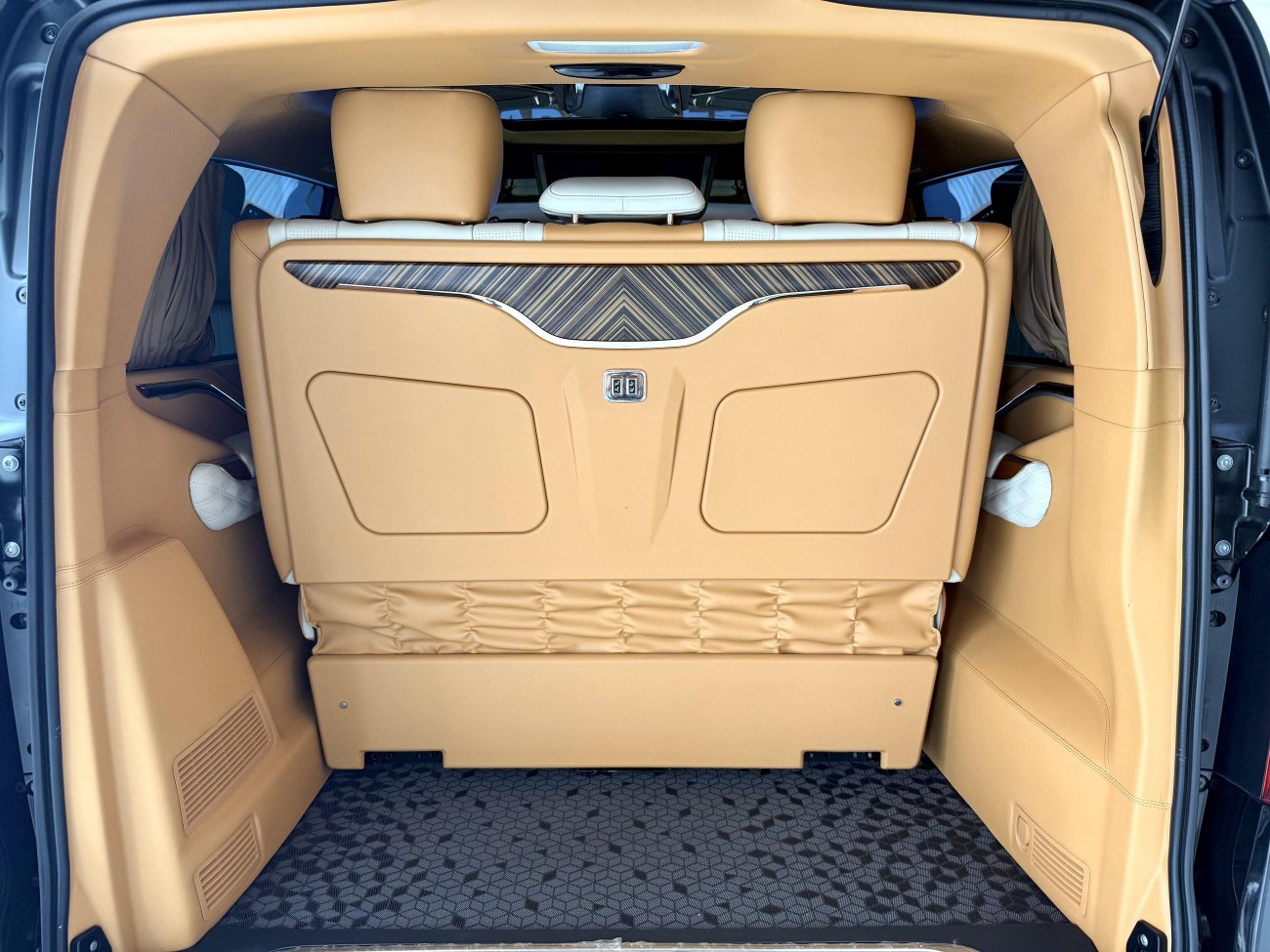 Mercedes-Benz V260L 2024