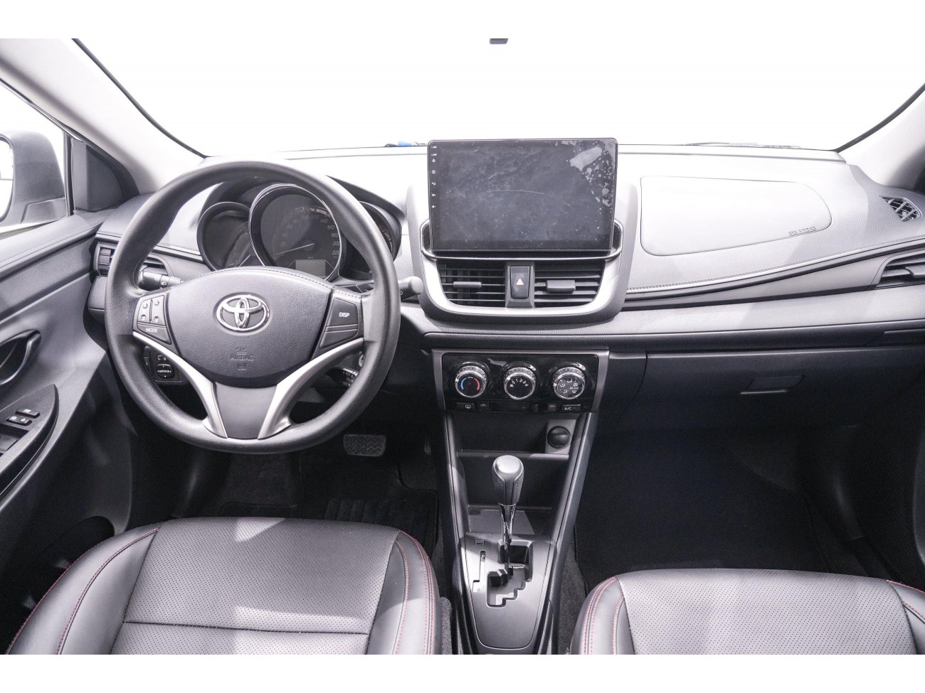 Toyota YARiS L 2023