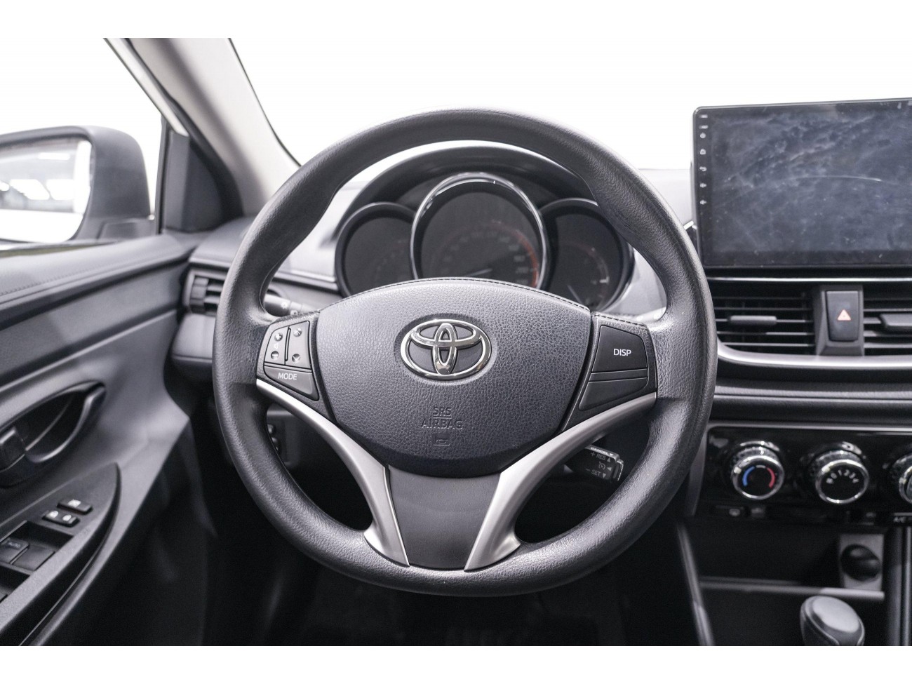 Toyota YARiS L 2023