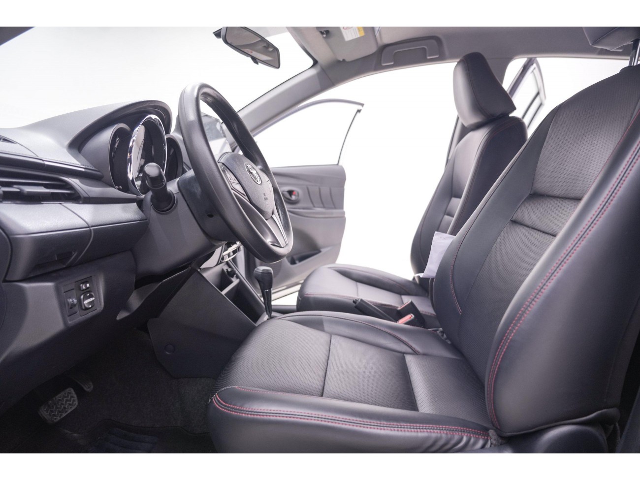 Toyota YARiS L 2023
