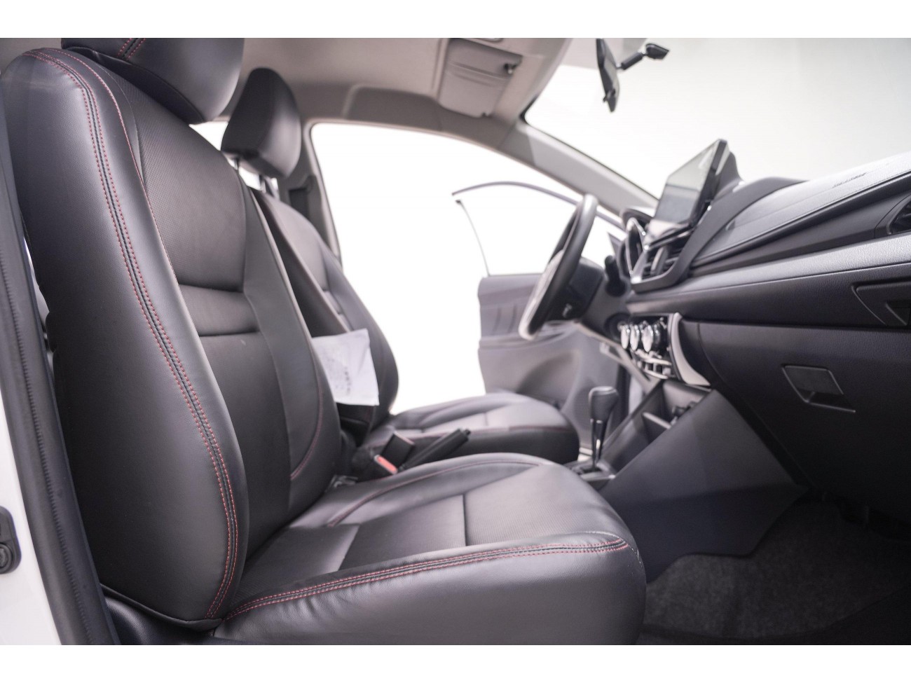 Toyota YARiS L 2023