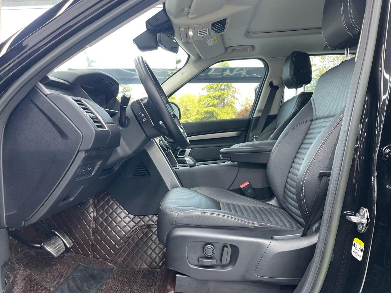 Land Rover Discovery 2023