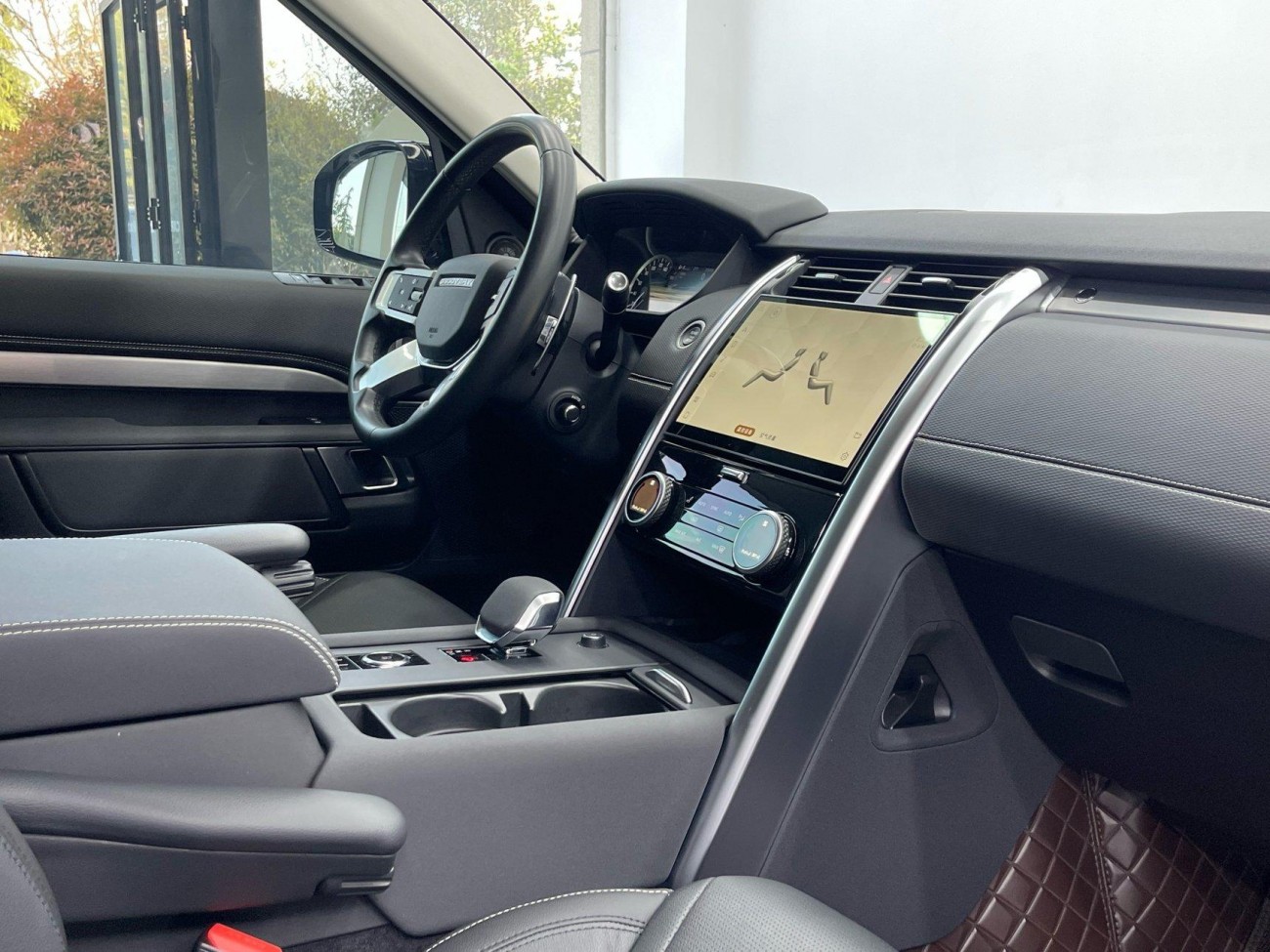 Land Rover Discovery 2023