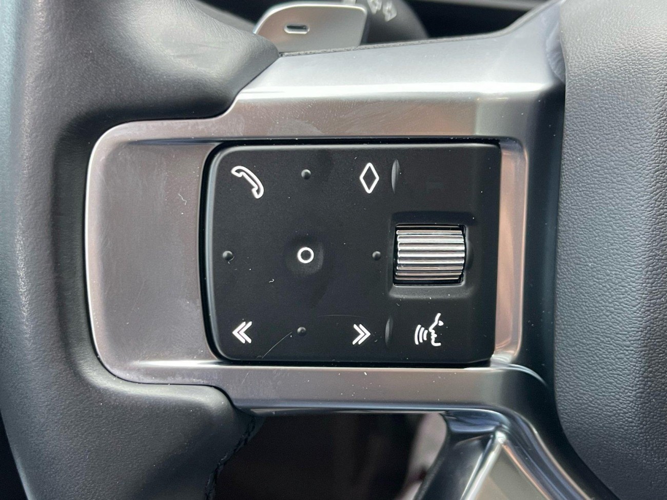 Land Rover Discovery 2023