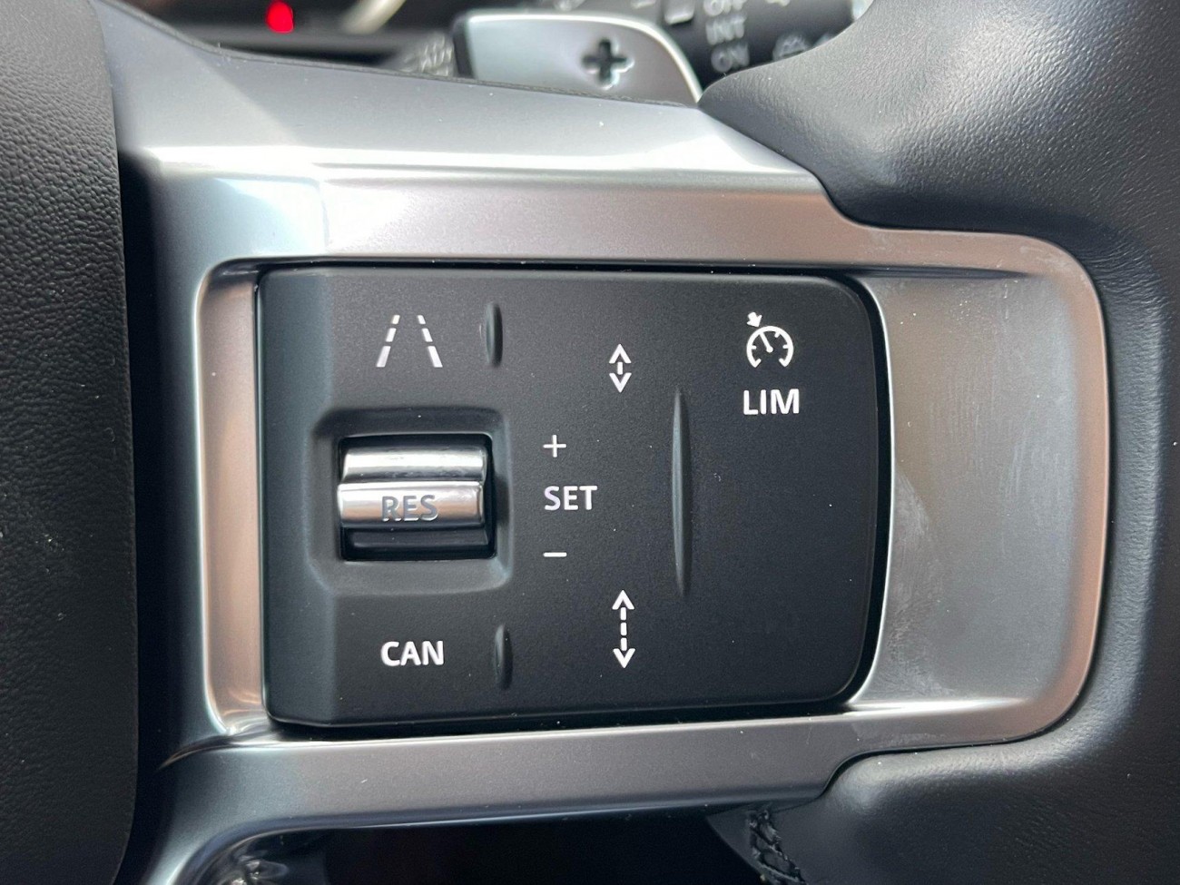 Land Rover Discovery 2023