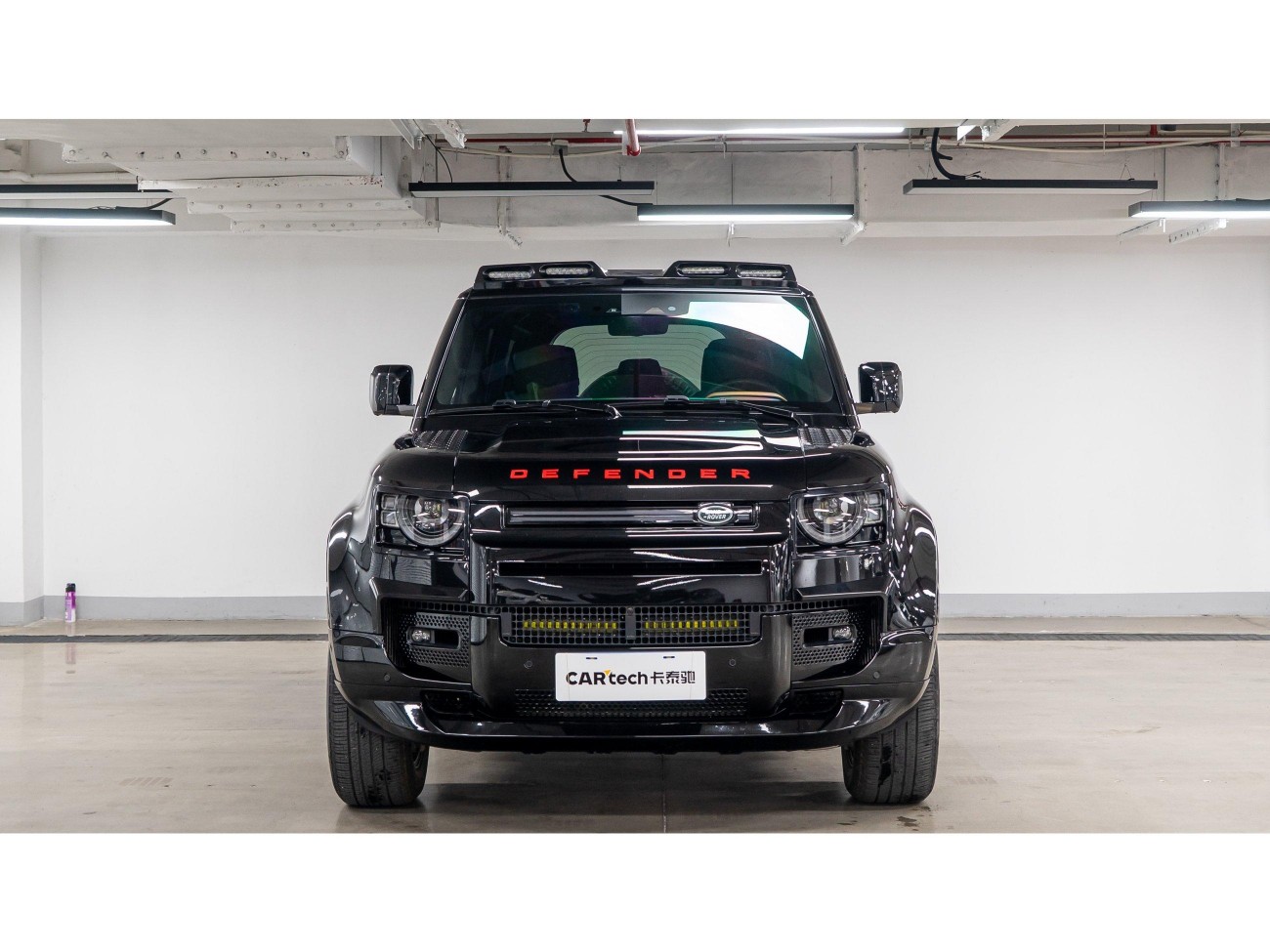 Land Rover Defender 2024