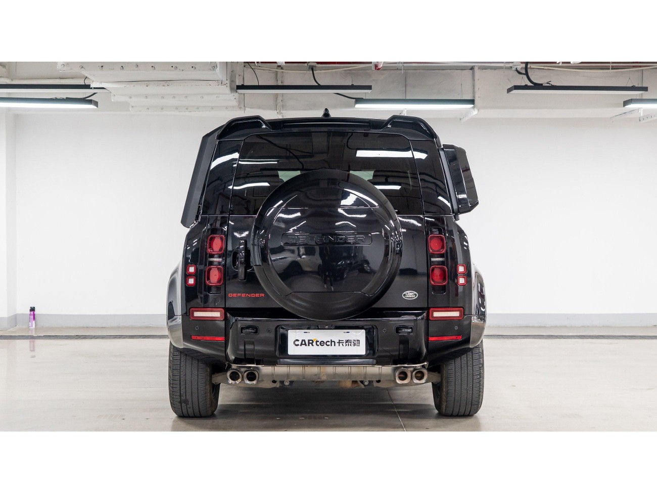Land Rover Defender 2024