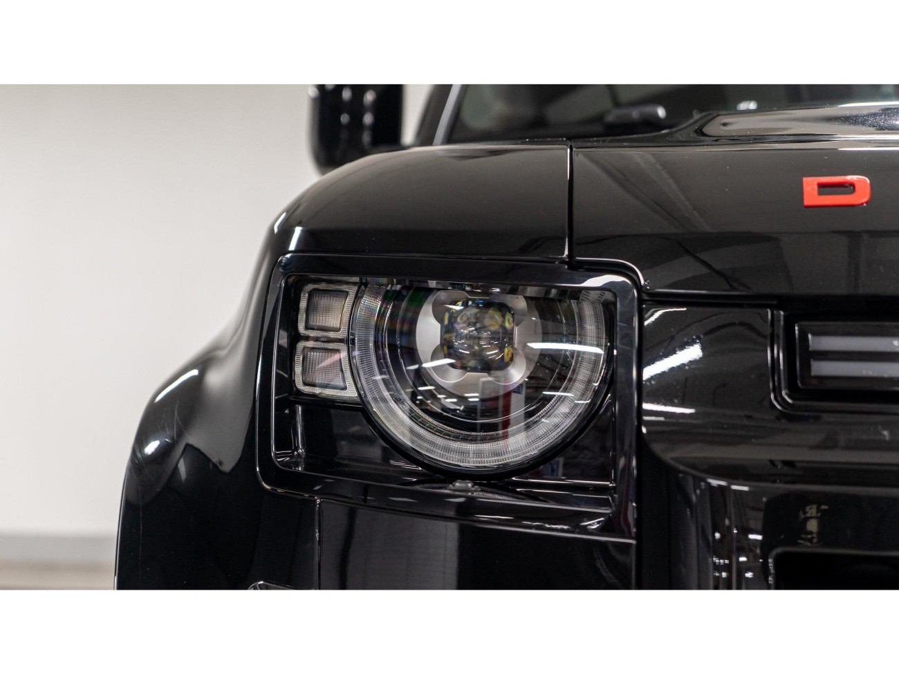 Land Rover Defender 2024