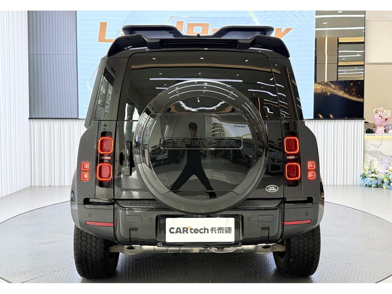 Land Rover Defender 2023