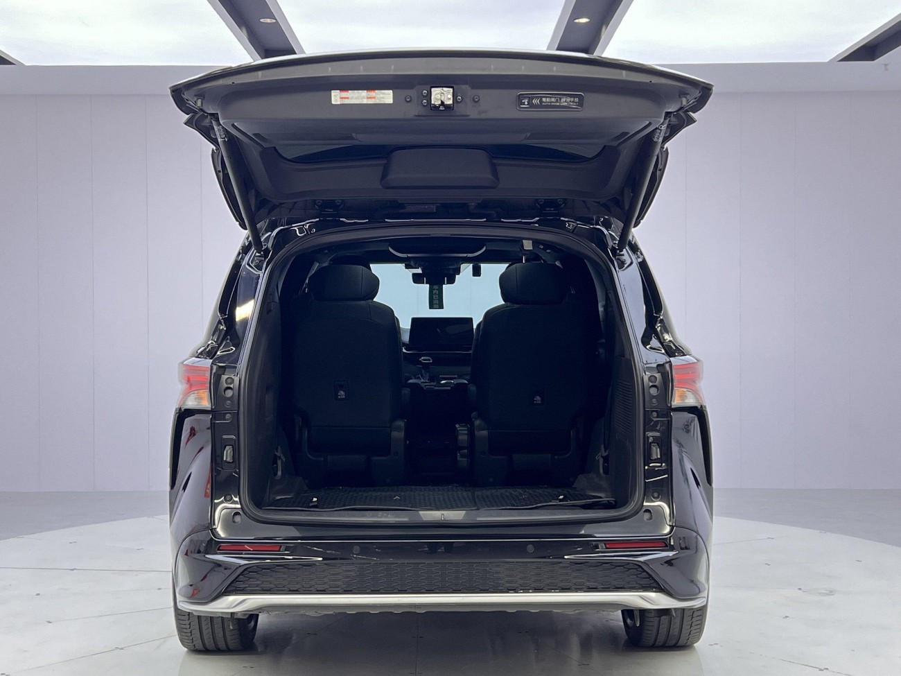 Toyota Granvia 2023