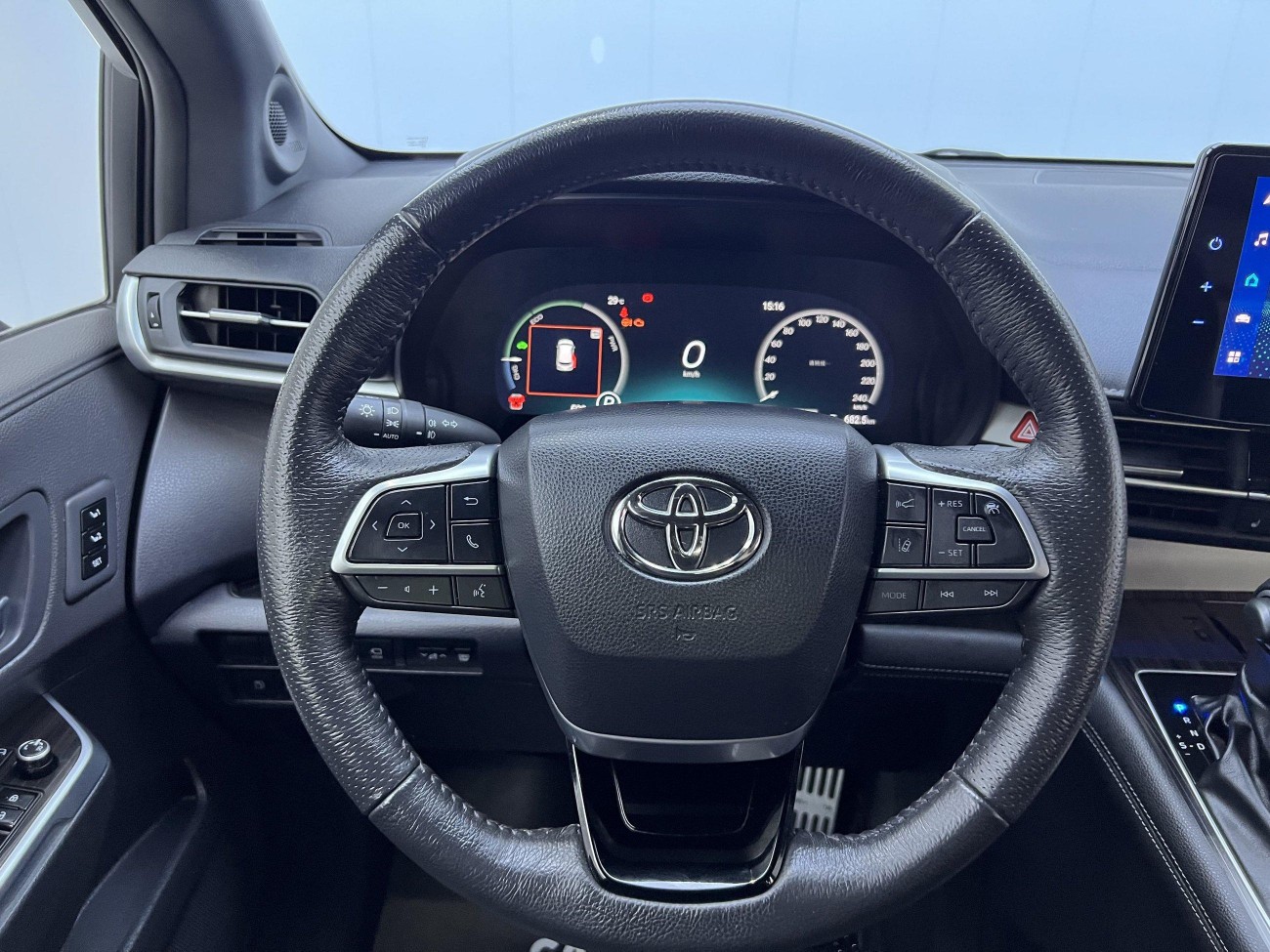Toyota Granvia 2023
