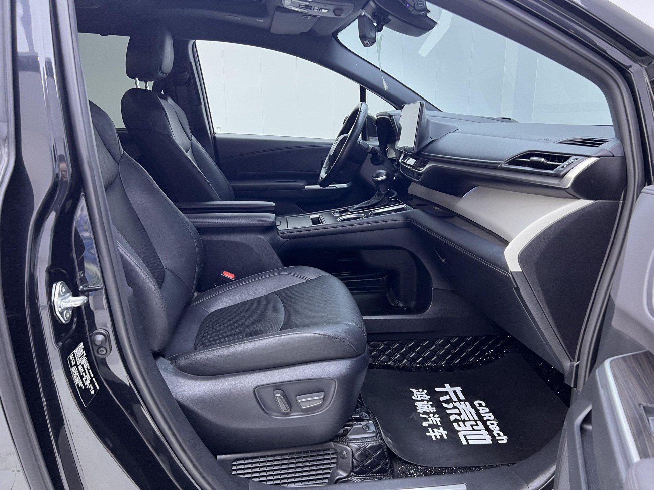 Toyota Granvia 2023