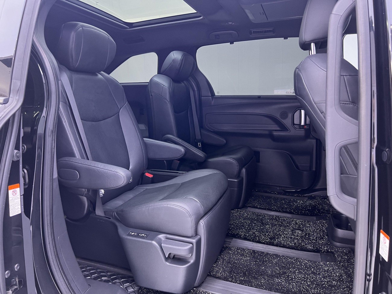 Toyota Granvia 2023