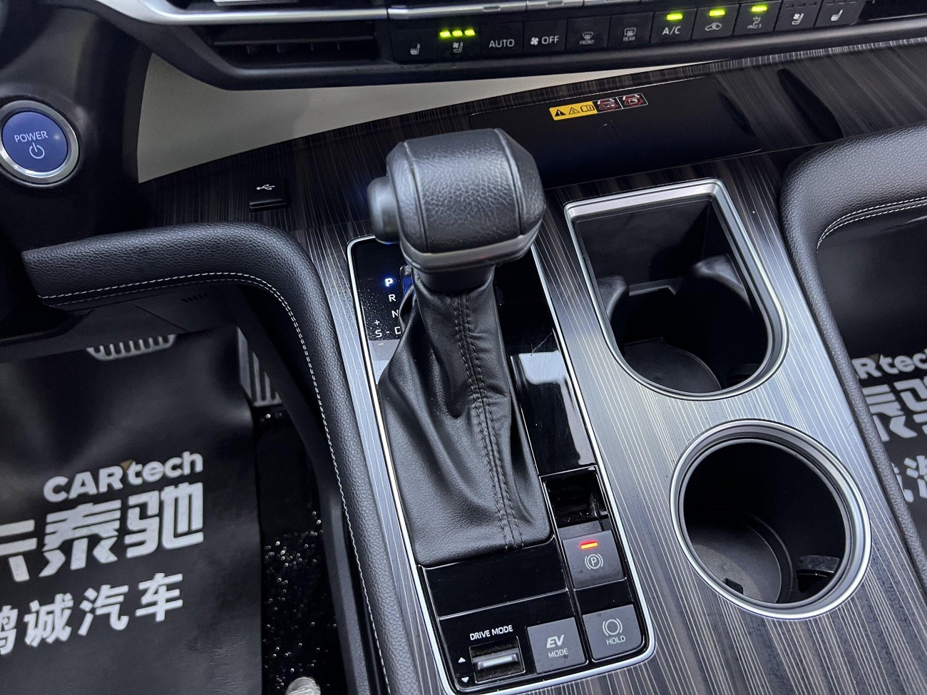 Toyota Granvia 2023
