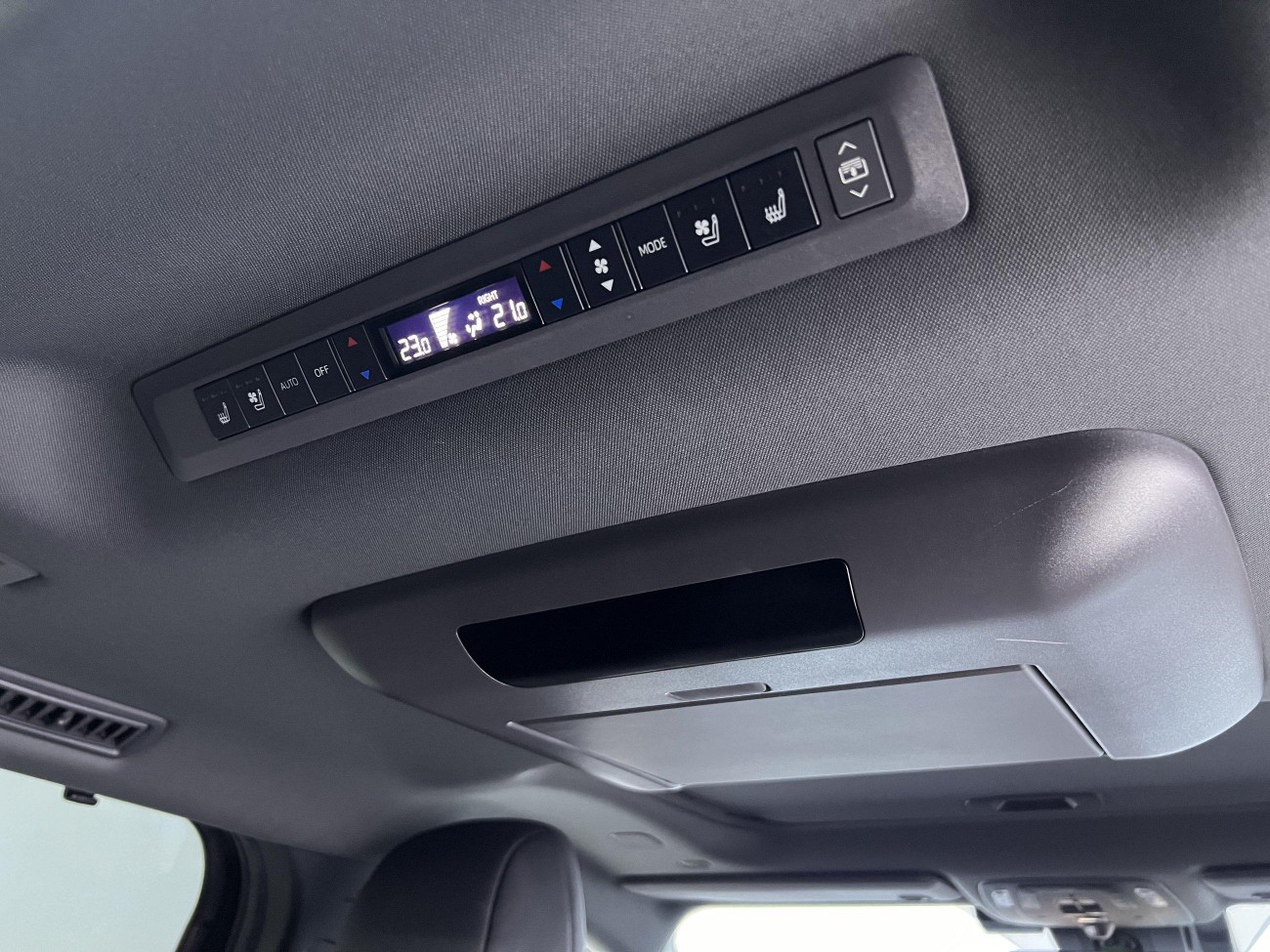 Toyota Granvia 2023