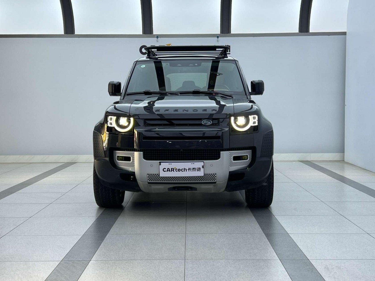 Land Rover Defender 2023