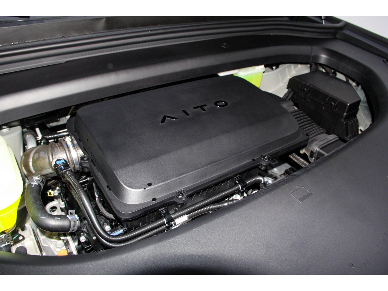 AITO M8 2025