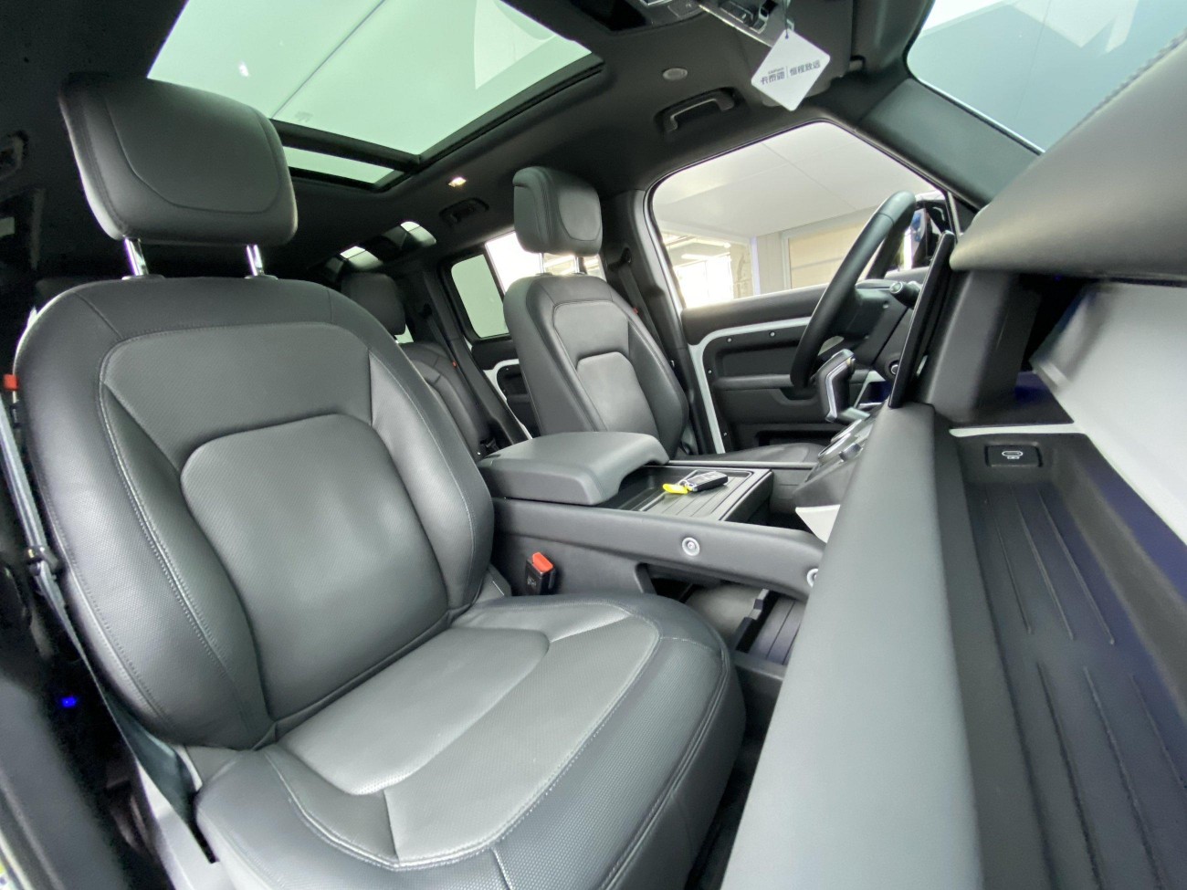 Land Rover Defender 2024