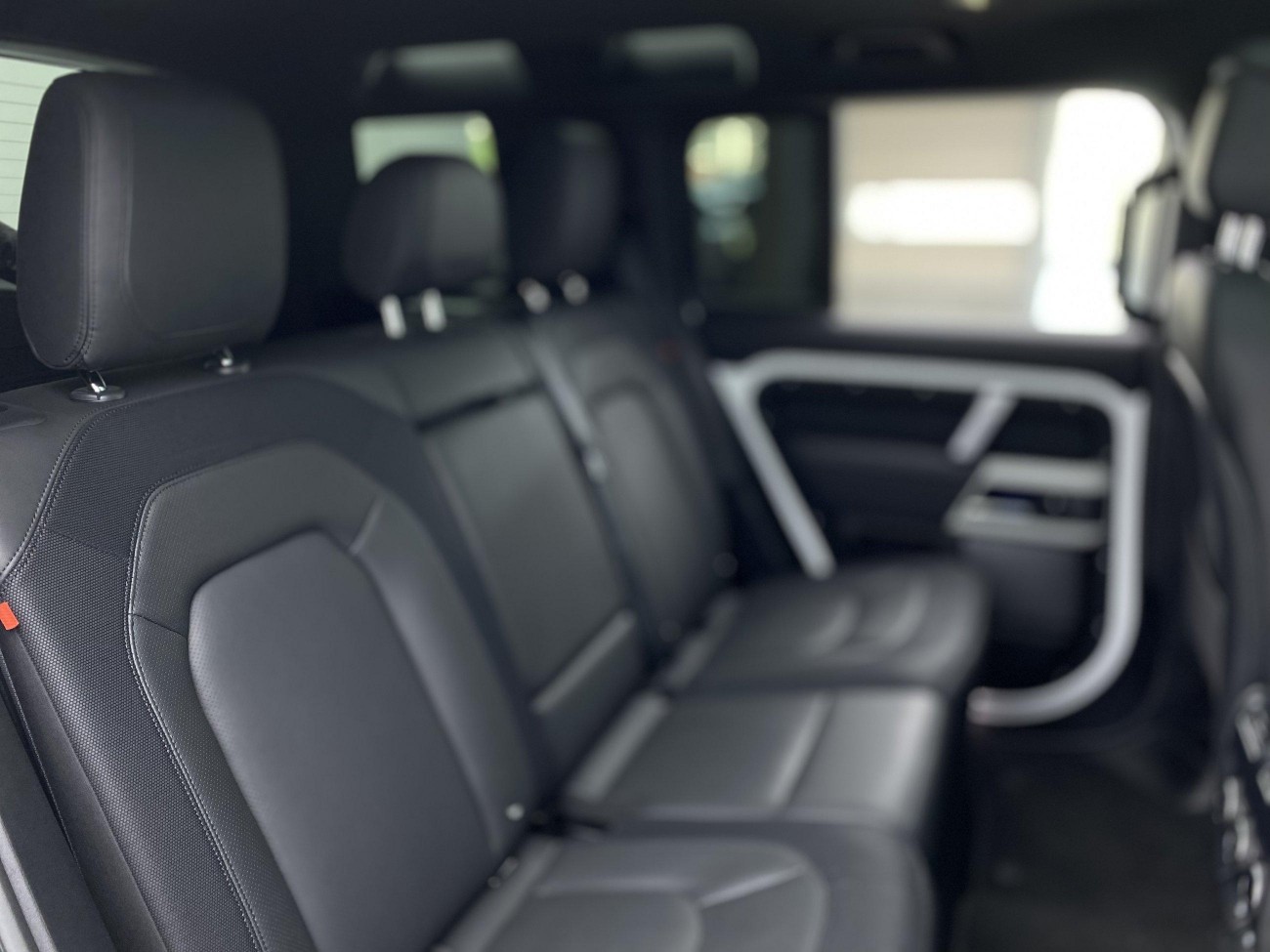 Land Rover Defender 2024