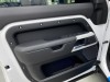Land Rover Defender 2024