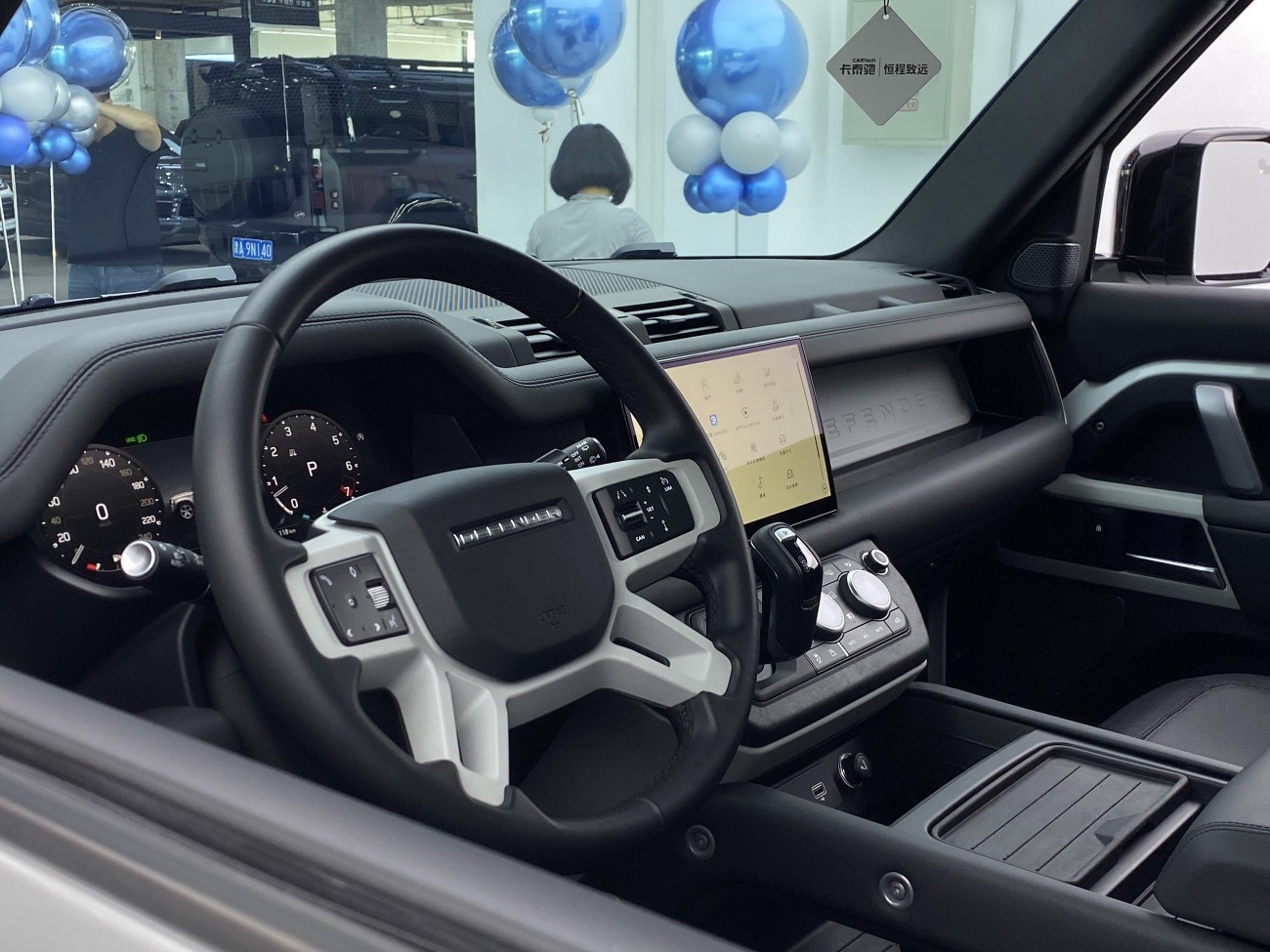 Land Rover Defender 2024