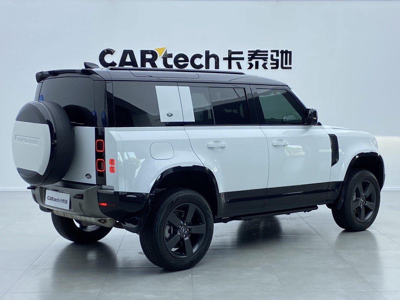 Land Rover Defender 2024