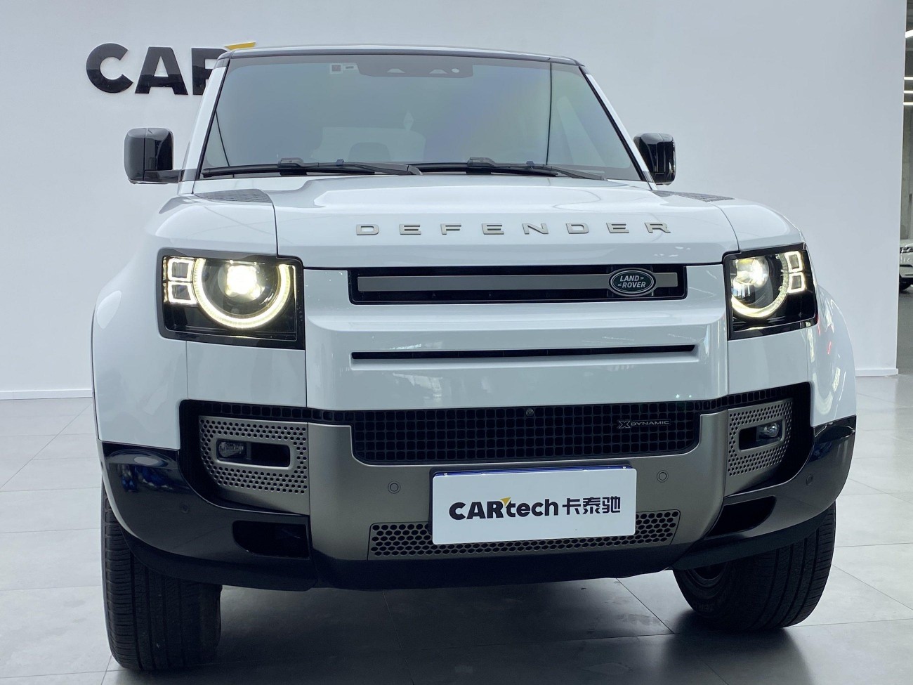 Land Rover Defender 2024