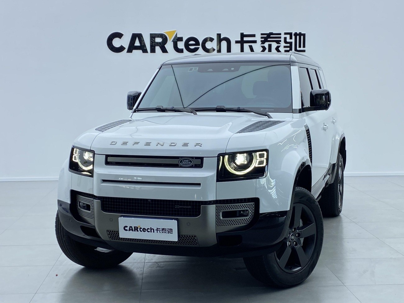 Land Rover Defender 2024