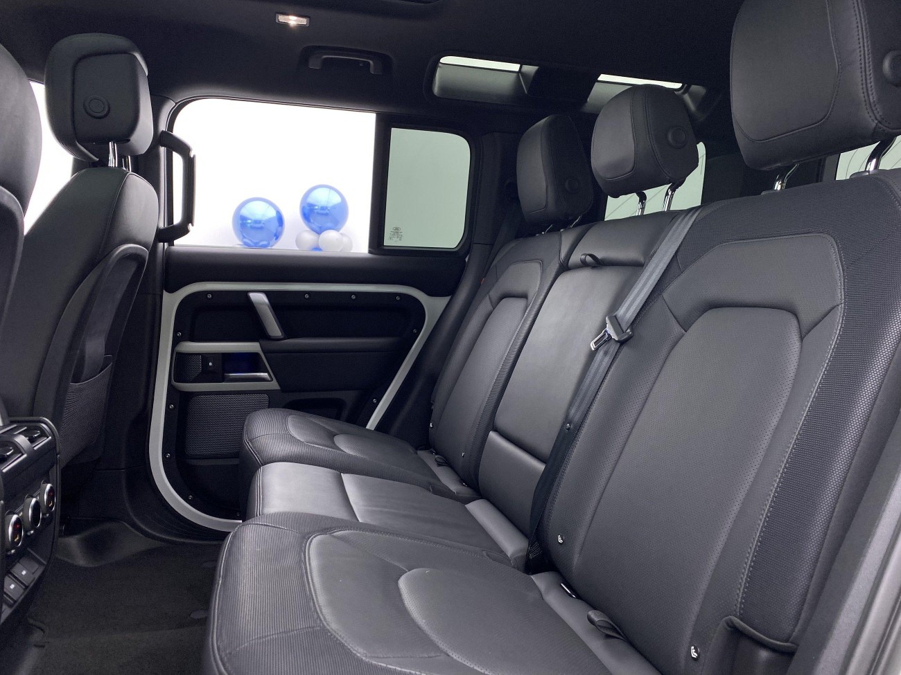 Land Rover Defender 2024
