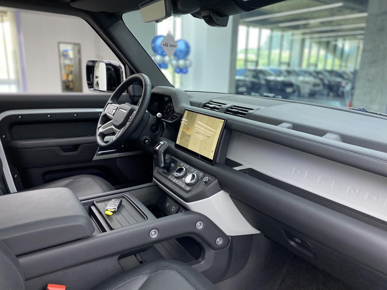 Land Rover Defender 2024