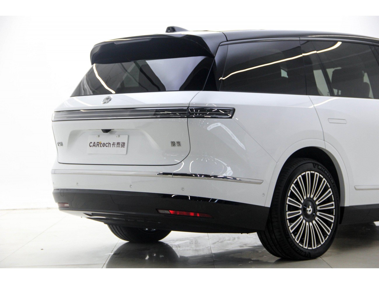 NIO ES8 2025