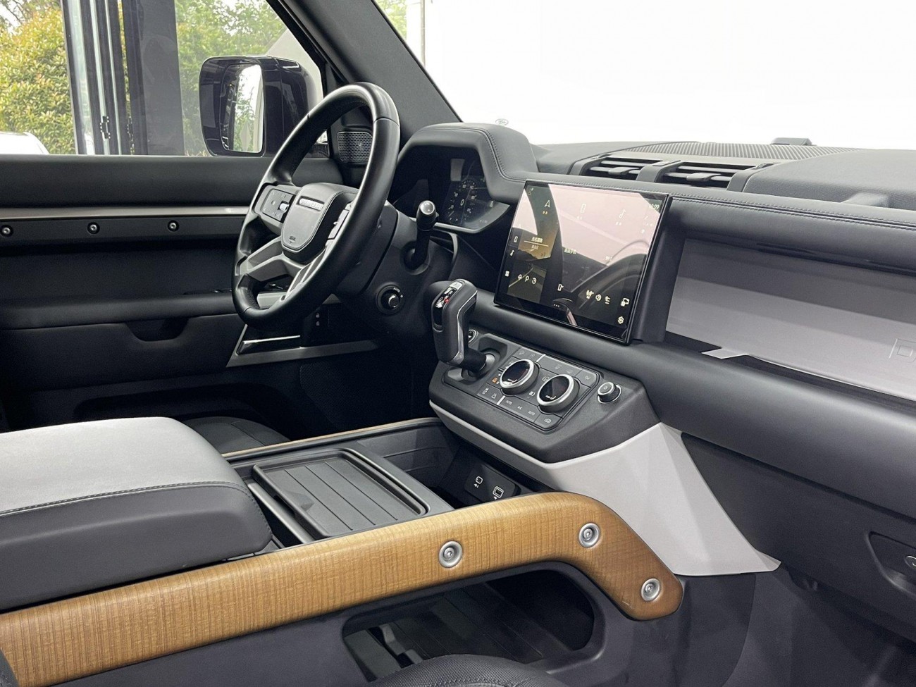 Land Rover Defender 2022