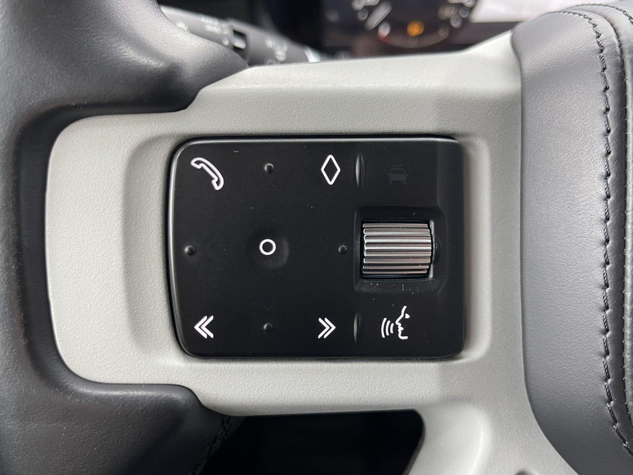 Land Rover Defender 2022