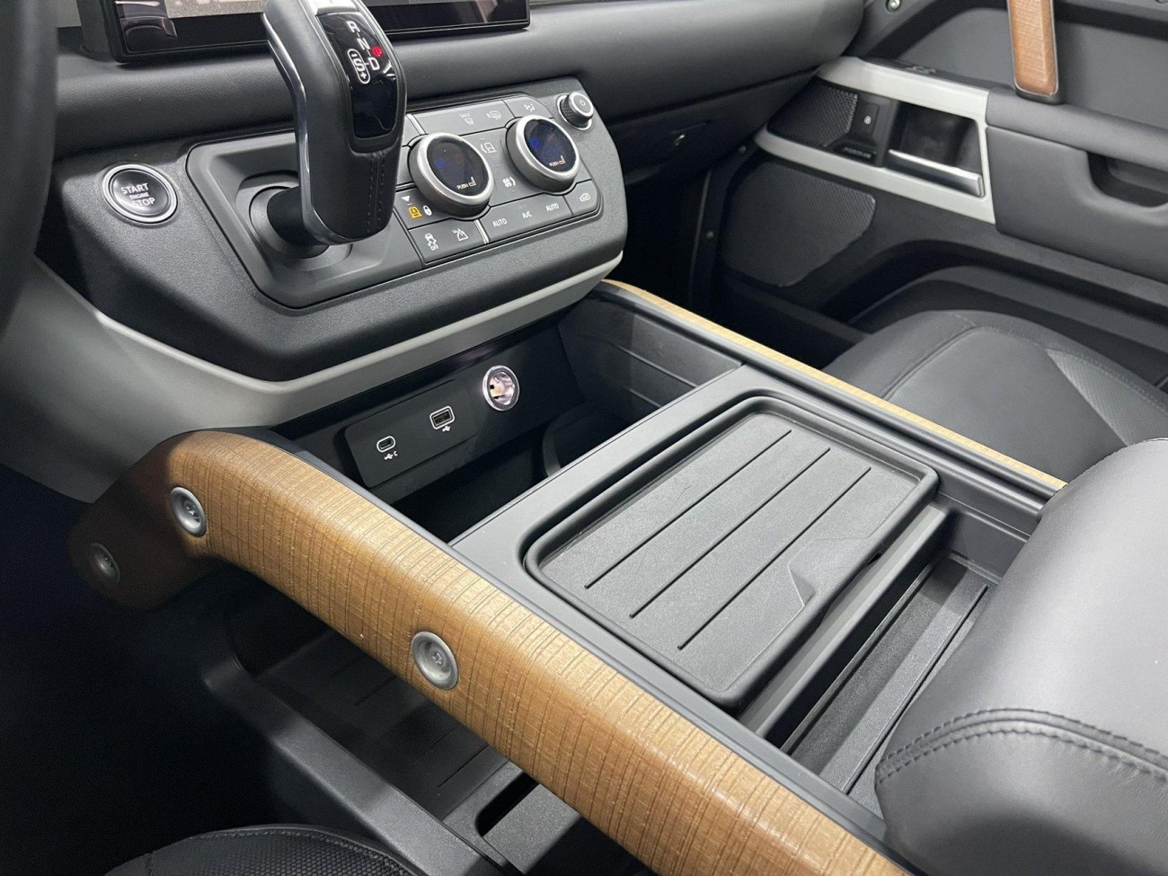 Land Rover Defender 2022