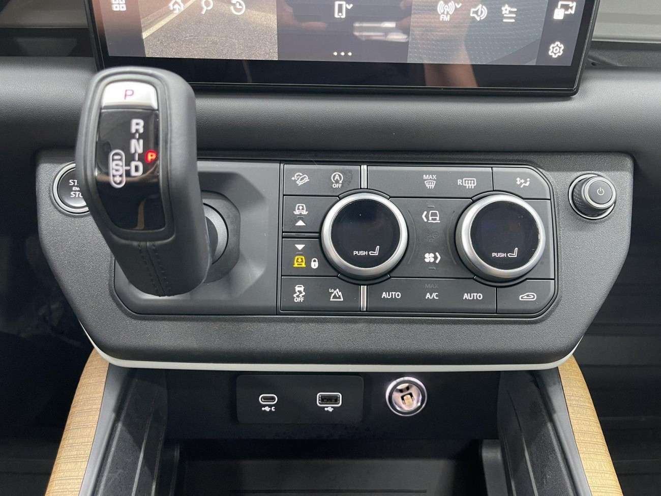 Land Rover Defender 2022