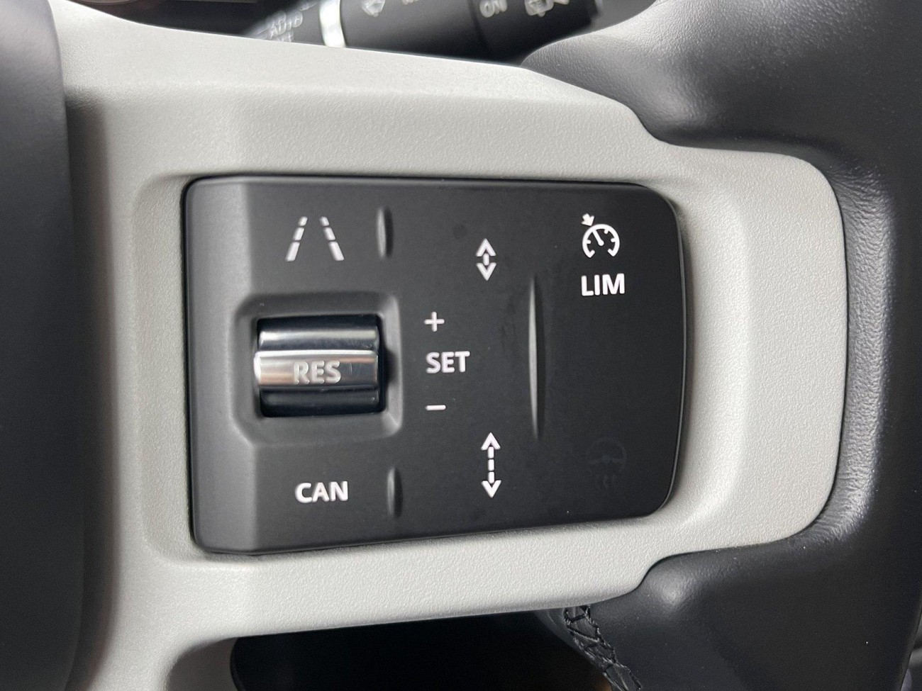 Land Rover Defender 2022