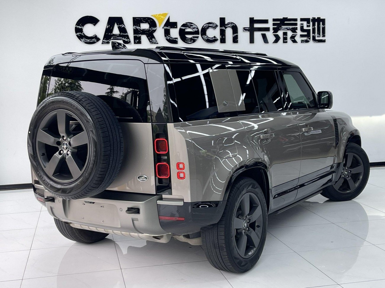 Land Rover Defender 2022