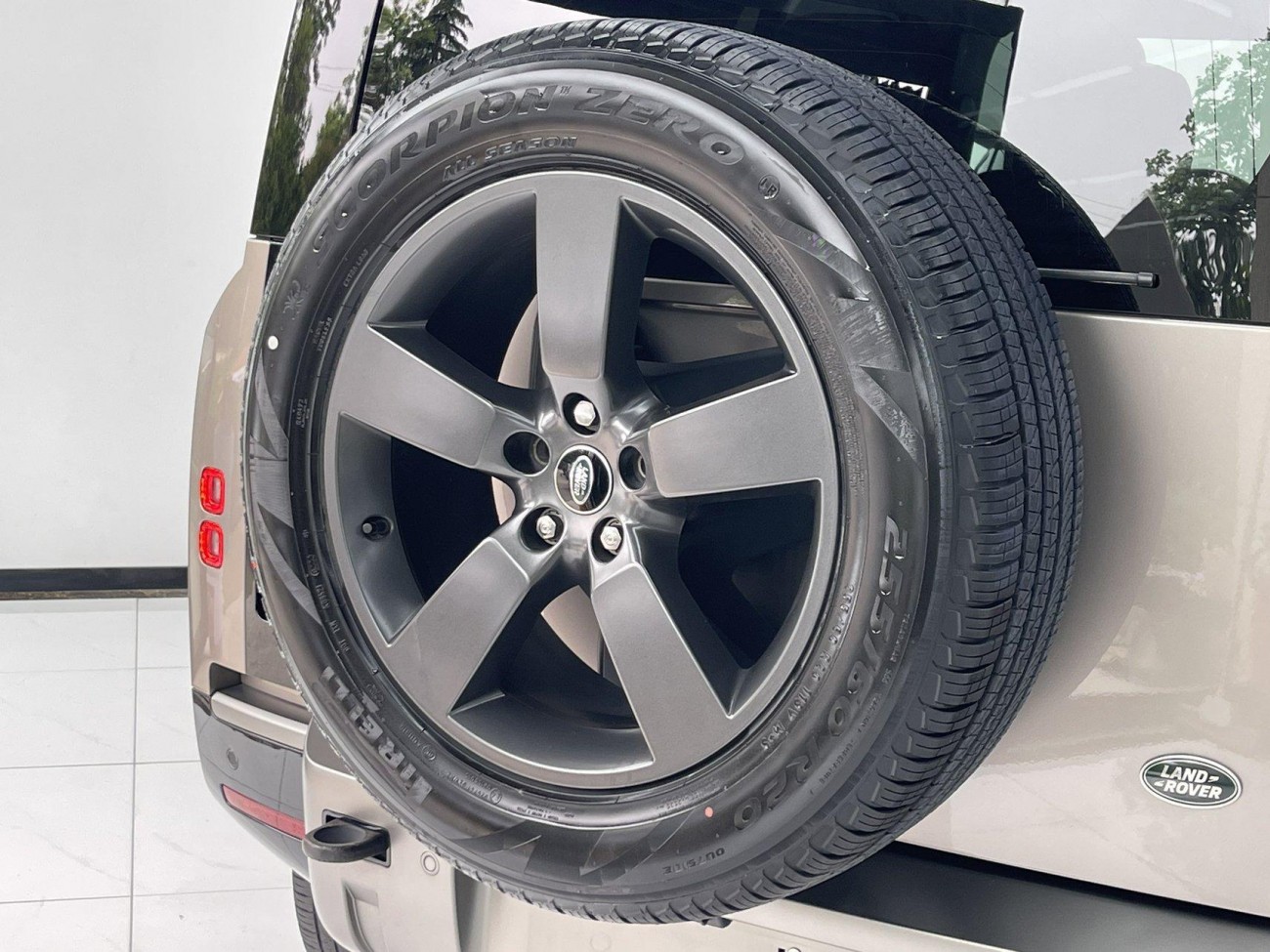Land Rover Defender 2022