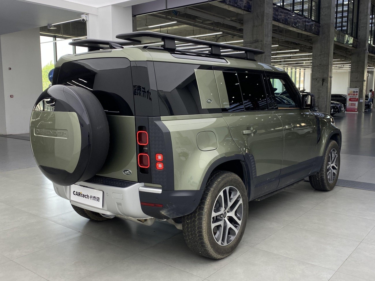 Land Rover Defender 2025