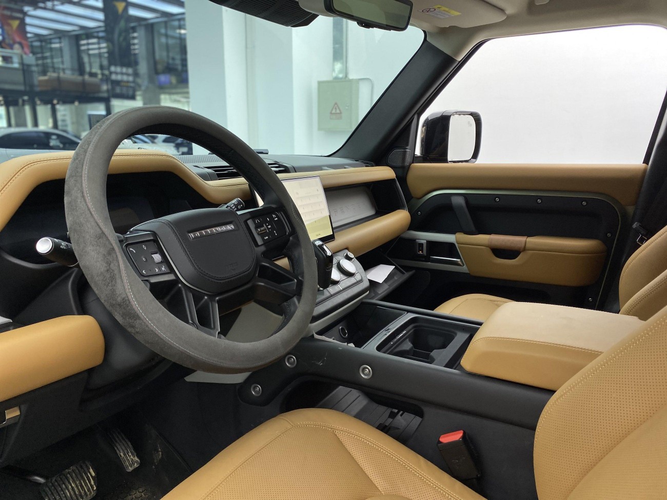 Land Rover Defender 2025