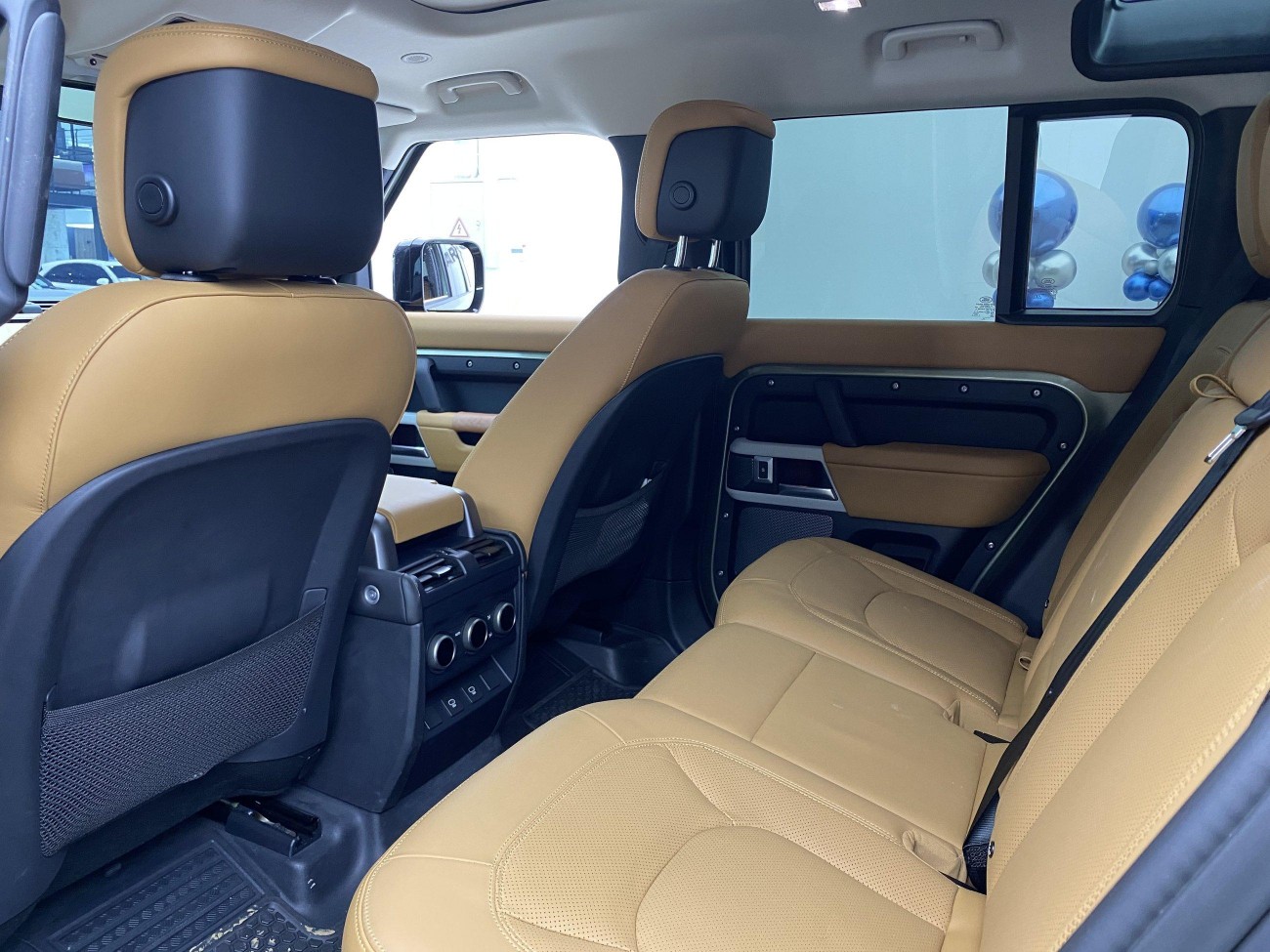 Land Rover Defender 2025
