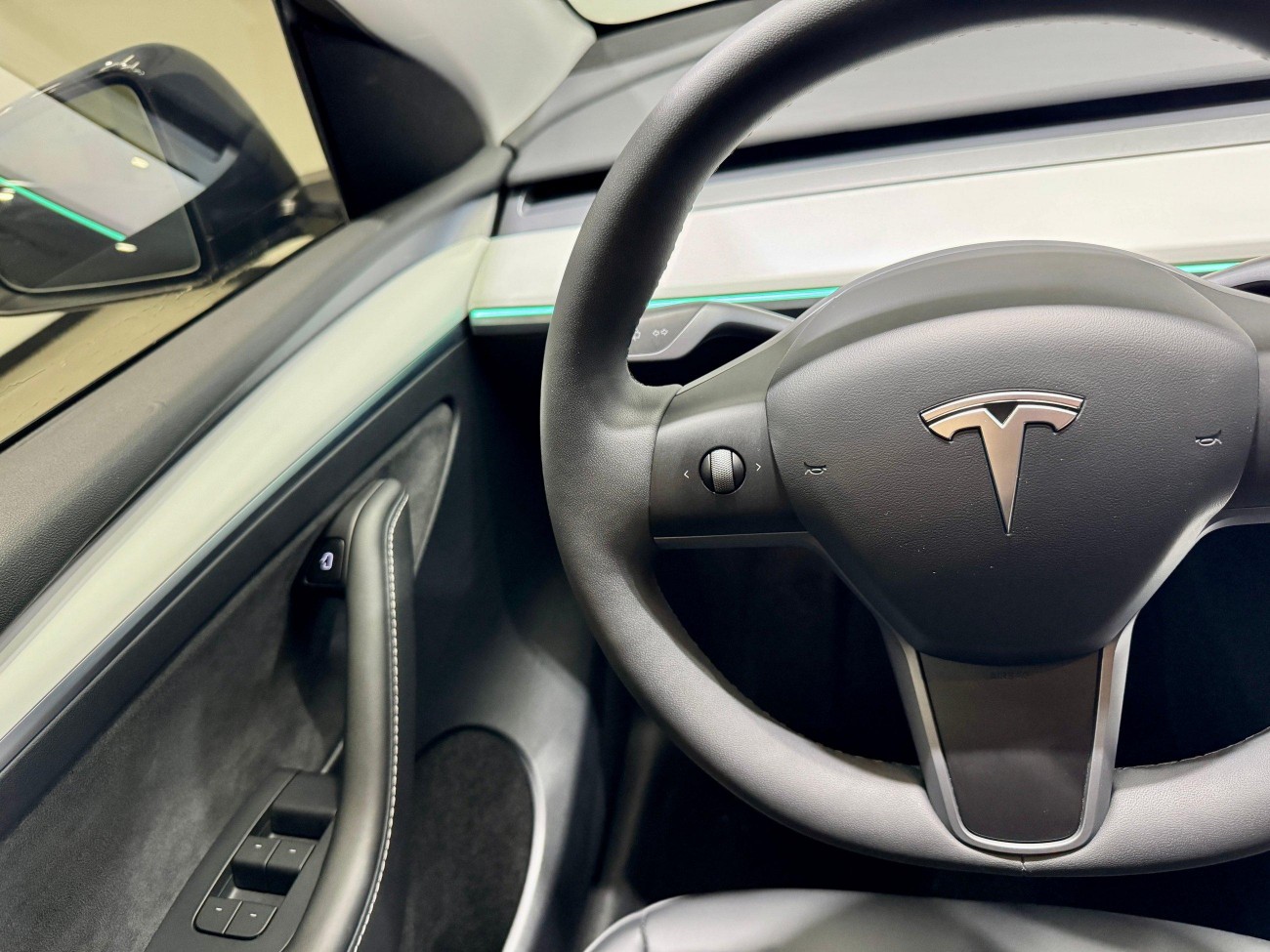 Tesla Model Y 2025